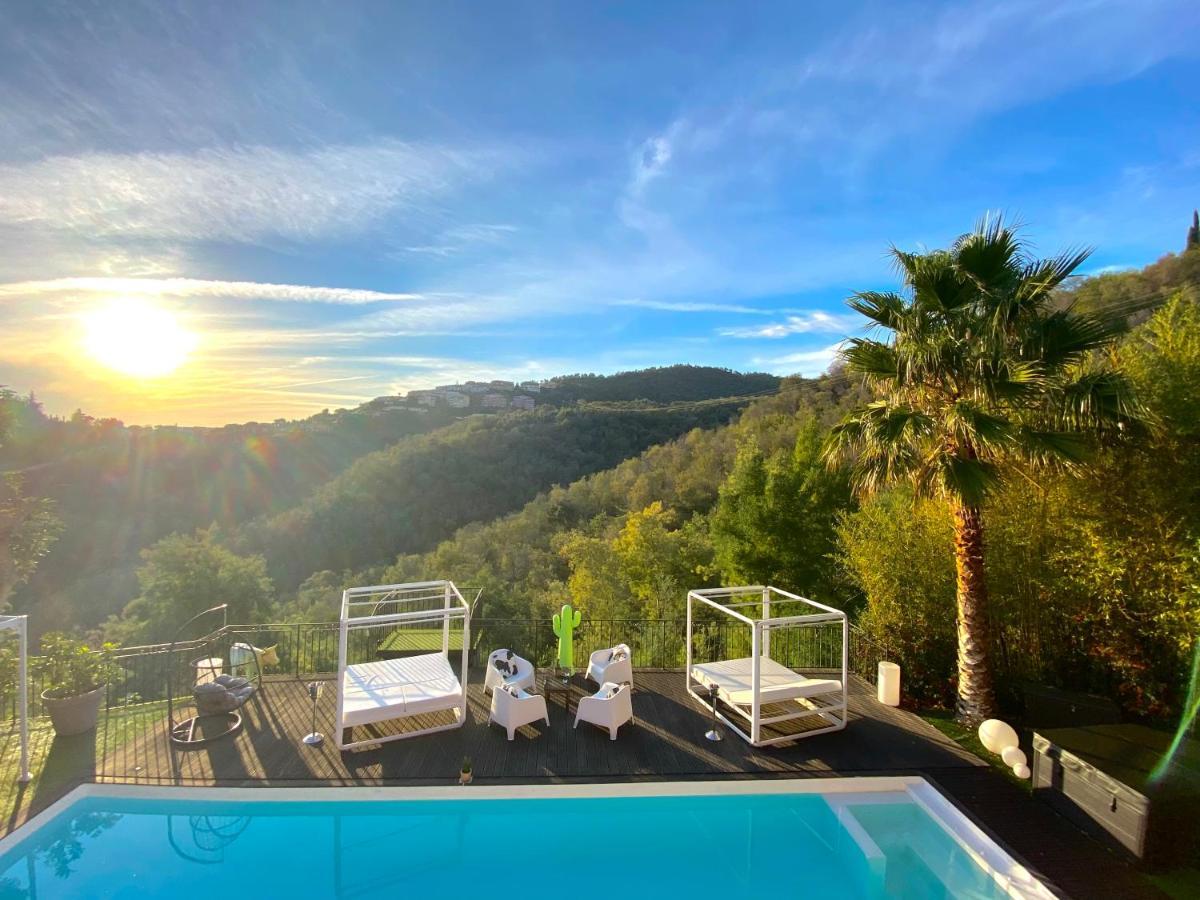 Colina Guest house *